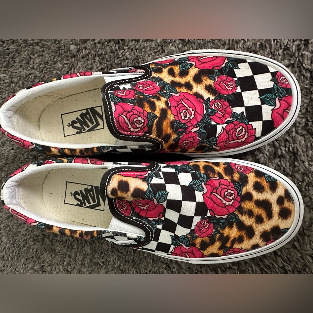 VANS Classic Slip On Shoes 
Leopard Roses Checker Rare Print